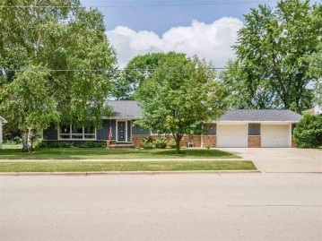 561 S Glenview Avenue, Brillion, WI 54110