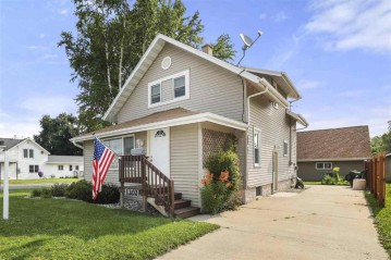 1202 Division Street, New London, WI 54961