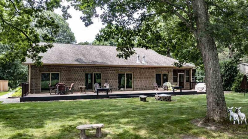 2100 Yahara Drive Pleasant Springs, WI 53589 by RE/MAX Lyons Real Estate $695,000