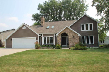 1304 Sunny Creek Drive, Ashwaubenon, WI 54313-5885