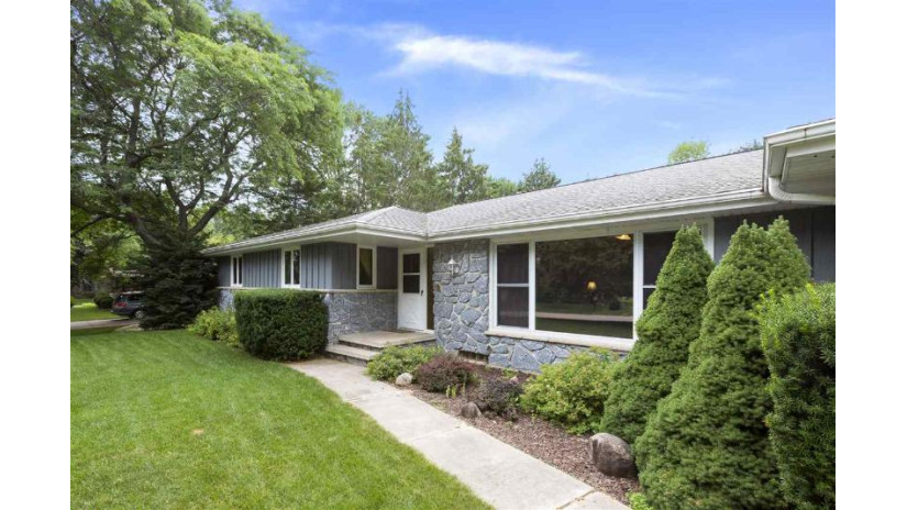 780 Harvard Drive Neenah, WI 54956 by Coldwell Banker Real Estate Group $279,900