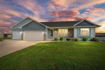 182 Bluebird Lane, Luxemburg, WI 54217