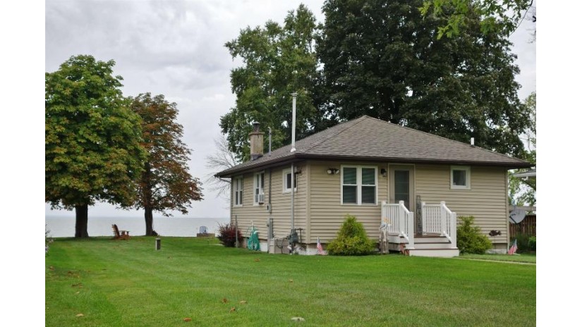 N9920 Winnebago Heights Road Calumet, WI 53049 by Klapperich Real Estate, Inc. $265,000