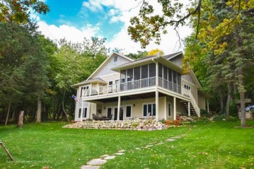 W2592 Oakwood Beach Rd, Green Lake, WI 53946