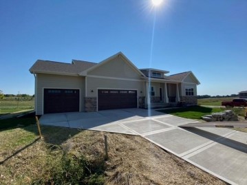 4962 Silo Prairie Dr, Westport, WI 53597