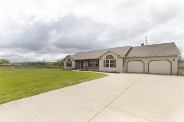 W7627 North Shore Rd, Sumner, WI 53538-8822