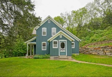 9260 Far View Rd, Berry, WI 53560