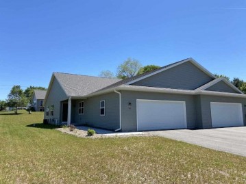 536 River Dr, Berlin, WI 54923