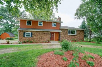 4258 Venetian Ln, Blooming Grove, WI 53704