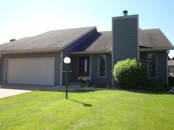 201 Tamarac Trace, Platteville, WI 53818