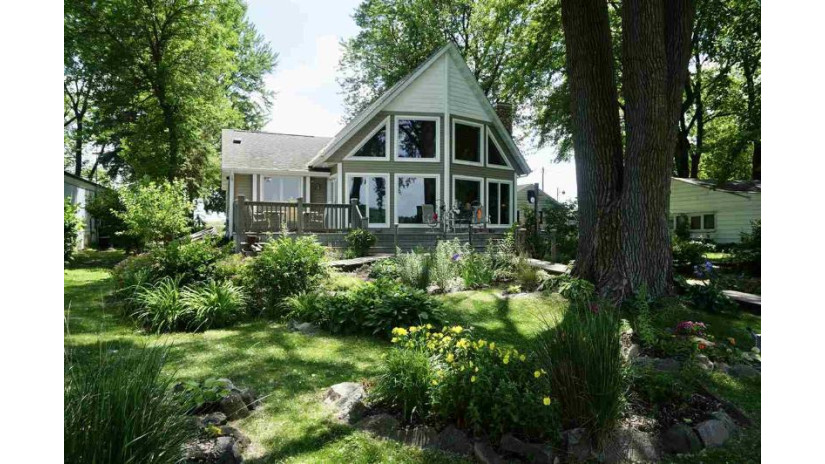 W11056 Howard Dr Fox Lake, WI 53933 by Madisonflatfeehomes.com $489,900