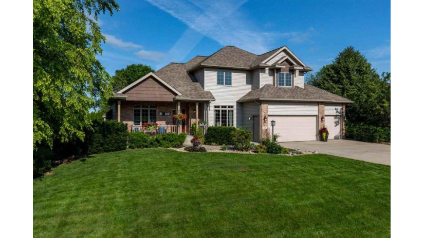 6641 Longhorn Ln Bristol, WI 53590 by Realty Executives Cooper Spransy $574,900