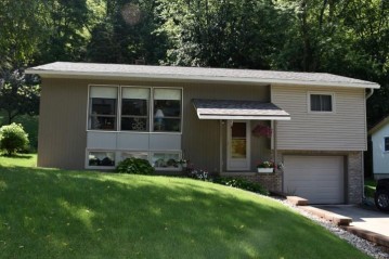 987 Valley View Dr, Richland Center, WI 53581