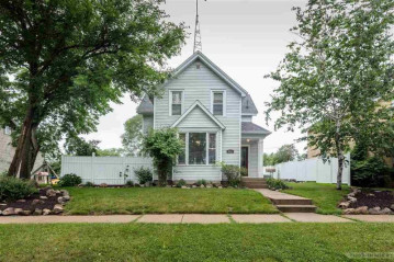 513 W Cook St, Portage, WI 53901