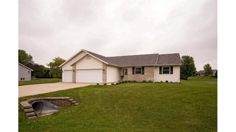 6700 Tartan Tr Bristol, WI 53590 by Build Realty Network, Llc $425,000