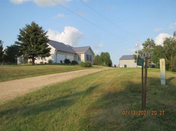 7802 Wernick Rd, Windsor, WI 53532-2147