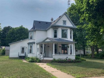 417 S Wacouta Ave, Prairie Du Chien, WI 53821-9999