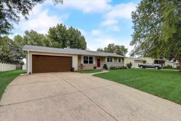 530 Kari St, Belleville, WI 53508