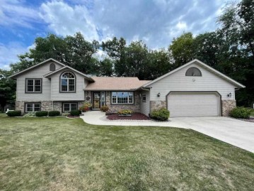 106 Oak Ridge Ct, Deerfield, WI 53531