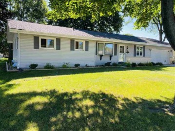 54 7th St, Prairie Du Sac, WI 53578