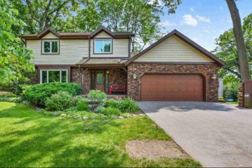 4537 Deerwood Dr, Madison, WI 53716