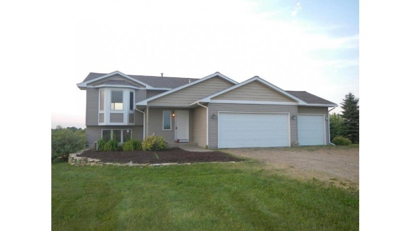 968 165th Ave New Richmond, WI 54017 by Bordertown Realty, Inc. $325,000