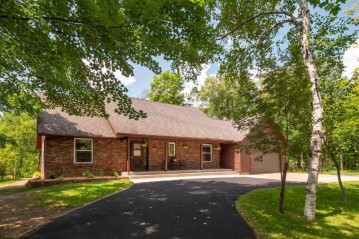 712 South Maple Bluff Court, Stevens Point, WI 54482