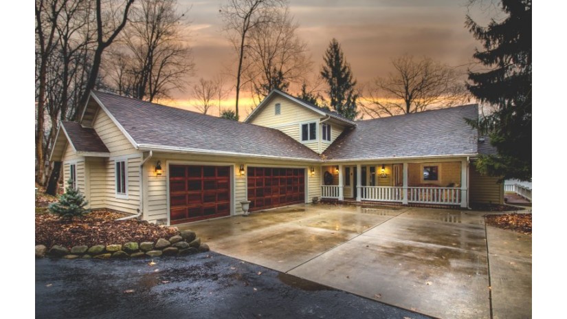 N5026 Arrowhead Ct Hubbard, WI 53039 by Shorewest Realtors $649,900