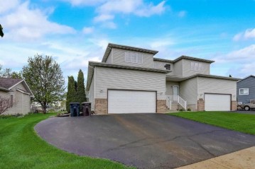 952 Reed St, Lake Mills, WI 53551-1383