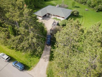 7338 Druid Lake Rd, Erin, WI 53027-9723