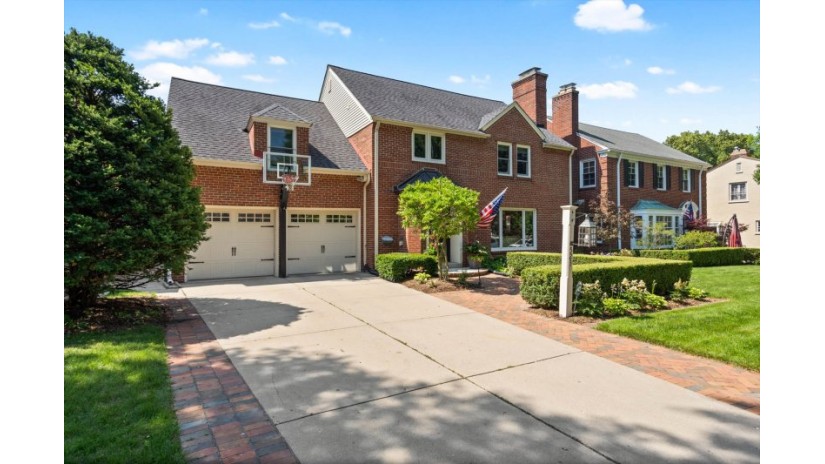 523 E Carlisle Ave Whitefish Bay, WI 53217 by Shorewest Realtors $1,295,000