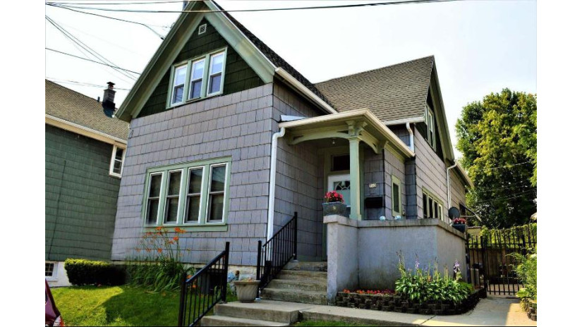 713 E Brady St Milwaukee, WI 53202 by Realty Executives Integrity~Brookfield $229,000