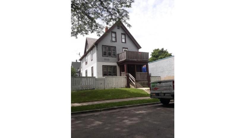 2171 N 37th St 2173 Milwaukee, WI 53208 by Showplace Realty $69,900