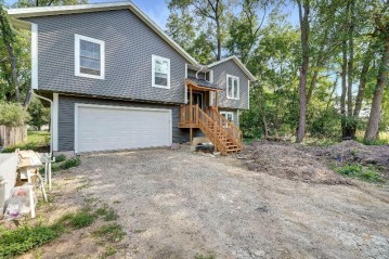 W1018 Larkspur Rd, Bloomfield, WI 53128