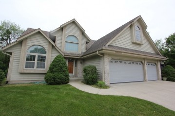 W149N7570 Sylvan Ln, Menomonee Falls, WI 53051-0724