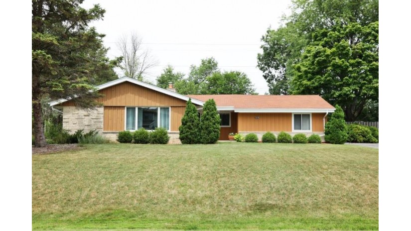 14140 W Honey Ln New Berlin, WI 53151 by RE/MAX Realty Pros~Hales Corners $349,900