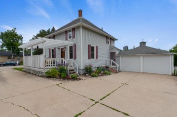 220 N Milwaukee St, Fredonia, WI 53021-9484