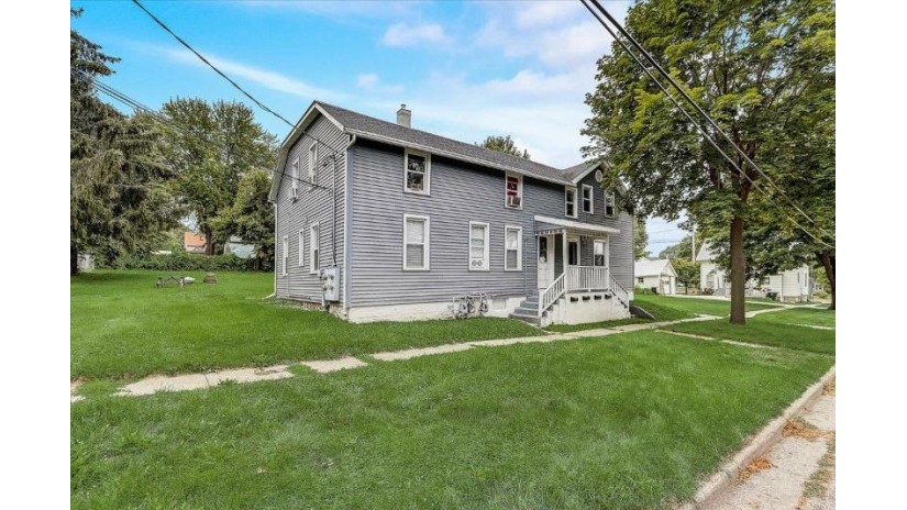 116 N Wilson Ave Jefferson, WI 53549 by RE/MAX Shine $260,000