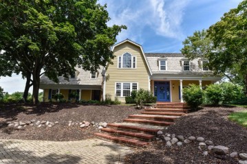 6932 W Lafayette Pl, Mequon, WI 53092-8602