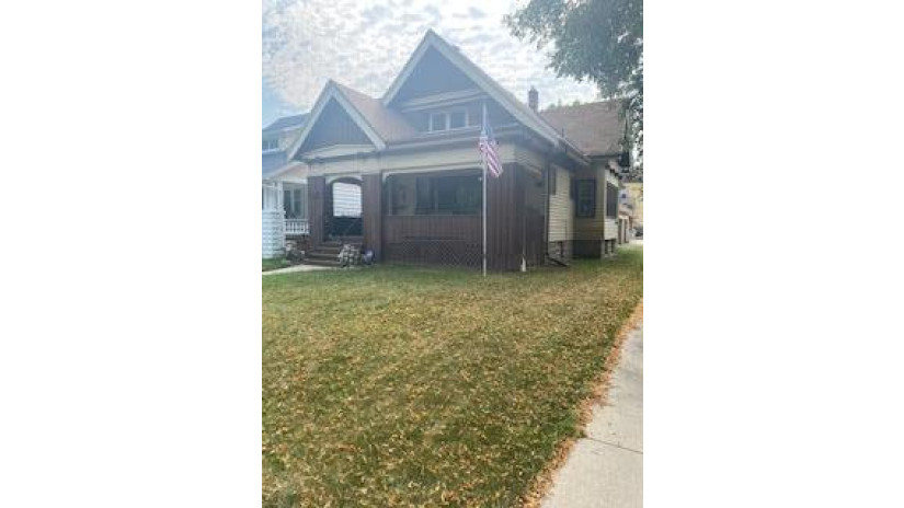 2777 N 38th St Milwaukee, WI 53210 by Homestead Realty, Inc $102,500