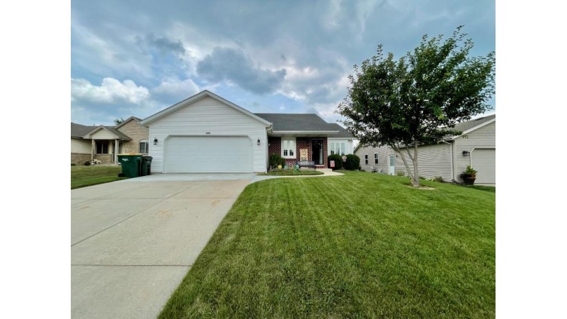 2713 Eagles Ct West Bend, WI 53095 by Milwaukee Flat Fee Homes $324,900