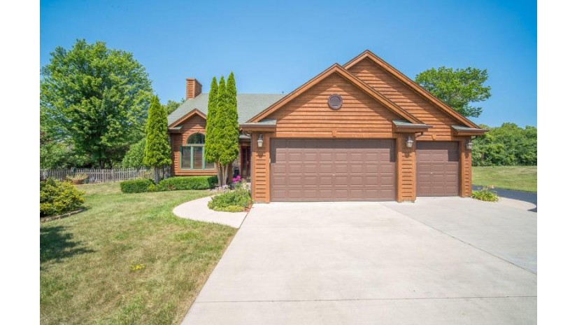 2811 Northwoods Dr Port Washington, WI 53074 by Exsell Real Estate Experts LLC $469,900