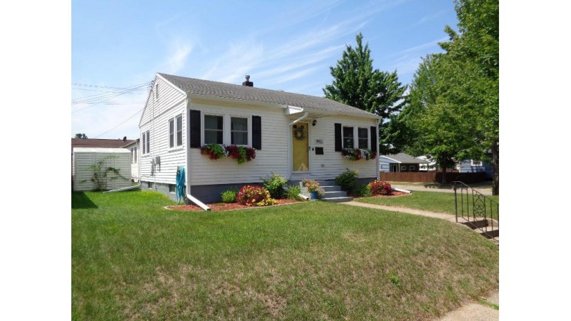 1902 19th St S La Crosse, WI 54601 by Coldwell Banker River Valley, REALTORS $127,000