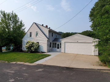 215 Main St, Genoa, WI 54632