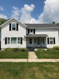 325 E Oak St, Juneau, WI 53039-1222