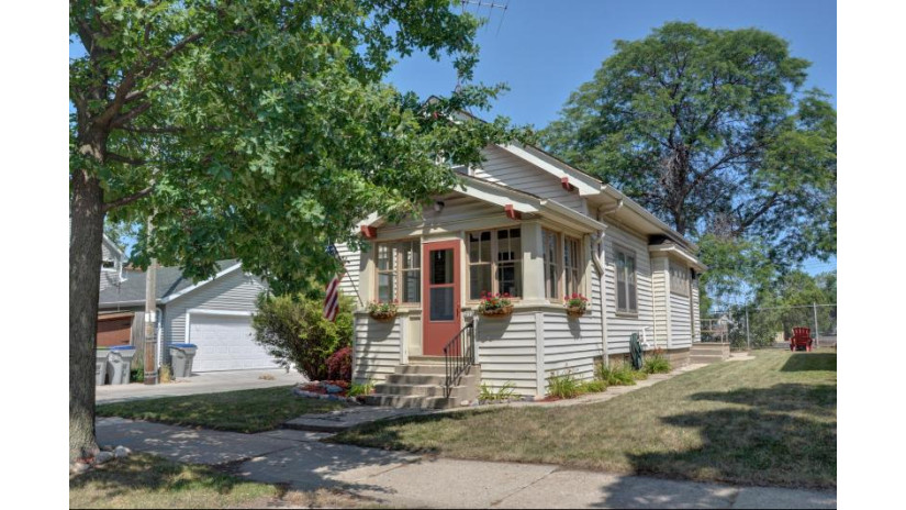 2322 S Woodward St Milwaukee, WI 53207 by Bay View Homes $219,900