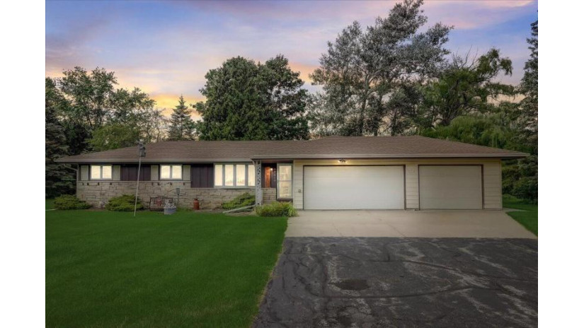 17510 W Westward Dr New Berlin, WI 53146 by Keller Williams Realty-Milwaukee Southwest $298,900