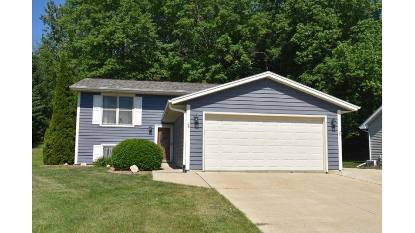 772 Ridge View Dr Hartford, WI 53027 by Keller Williams Prestige $265,000