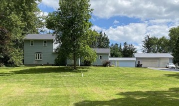 W6884 Hartwig Ln, Koshkonong, WI 53538