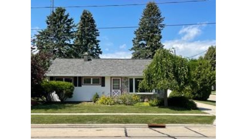 1902 S 23rd St Manitowoc, WI 54220 by Choice Commercial Real Estate LLC $134,900